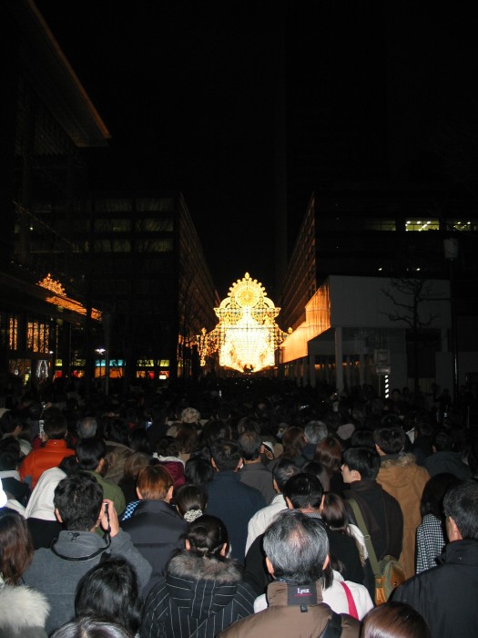 Tokyo Millenario: a large crowd waiting