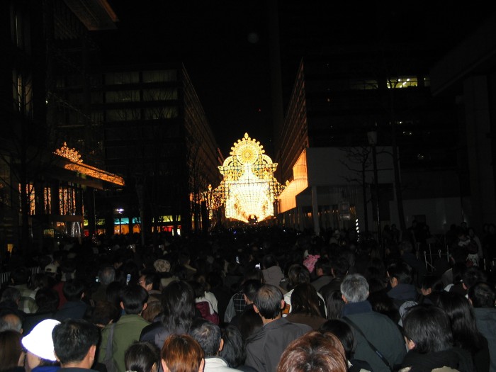 Tokyo Millenario: a large crowd waiting